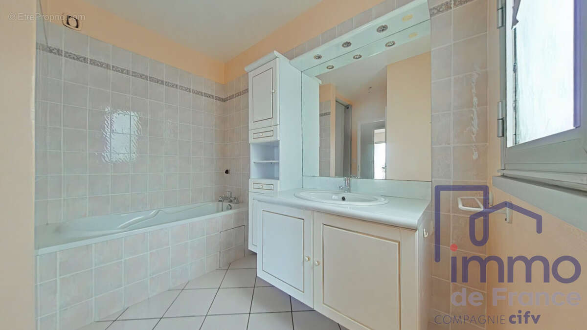 Appartement à SAINT-ETIENNE