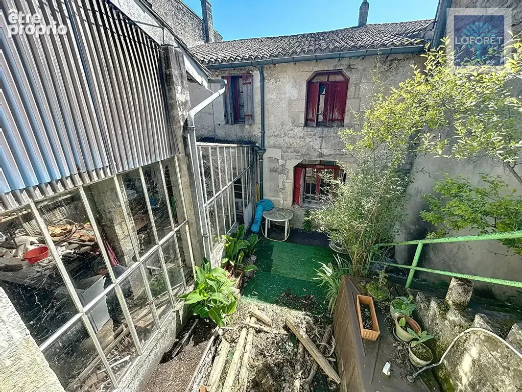 Immeuble avec local commercial et 5 chambres - photo 2