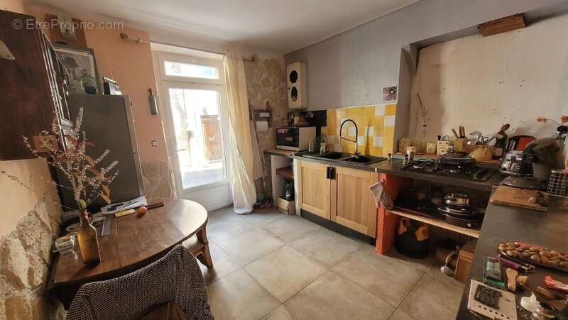 Authentique maison de village de 3 pièces avec cave voûtée et chambre à rénover_SIGONCE (04) - photo 2