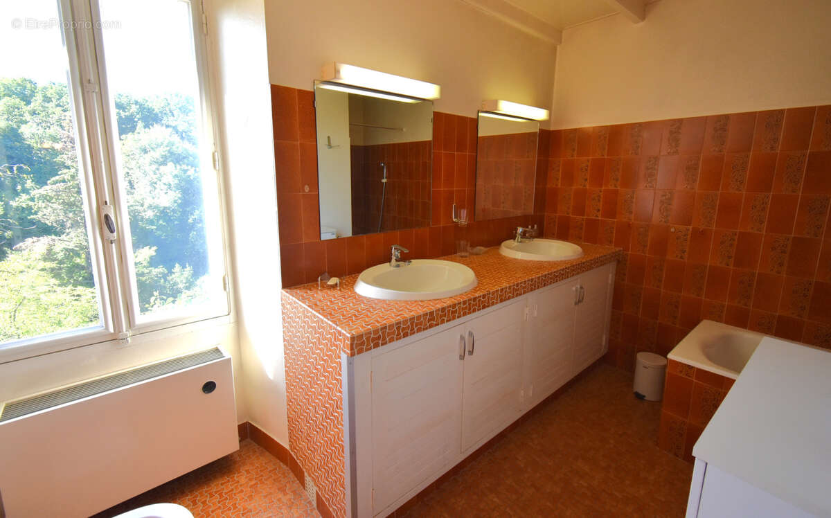 Maison à MONTAIGU-DE-QUERCY