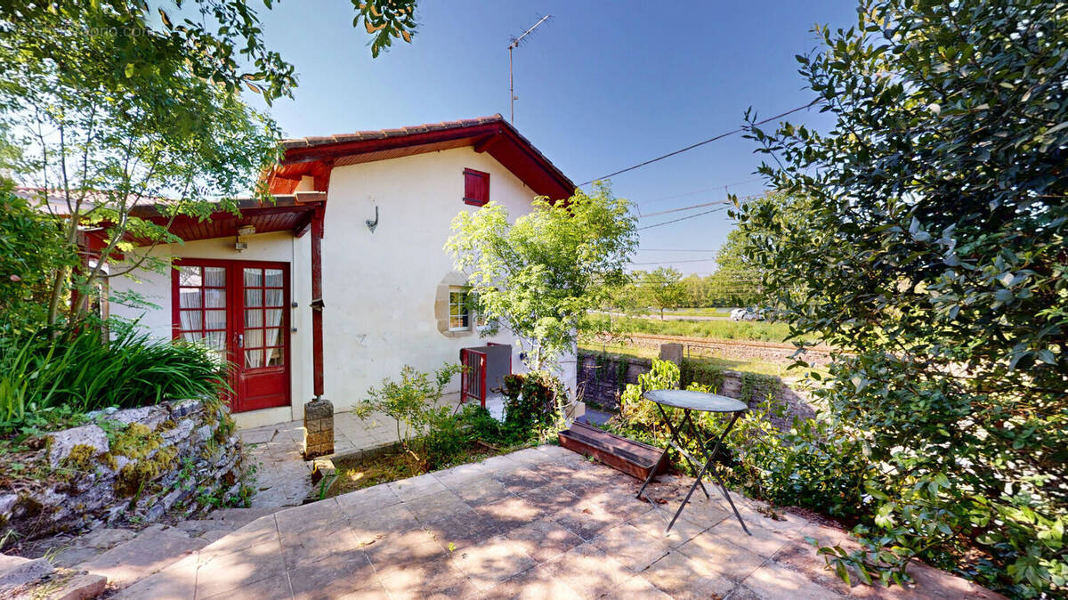 Maison à URT