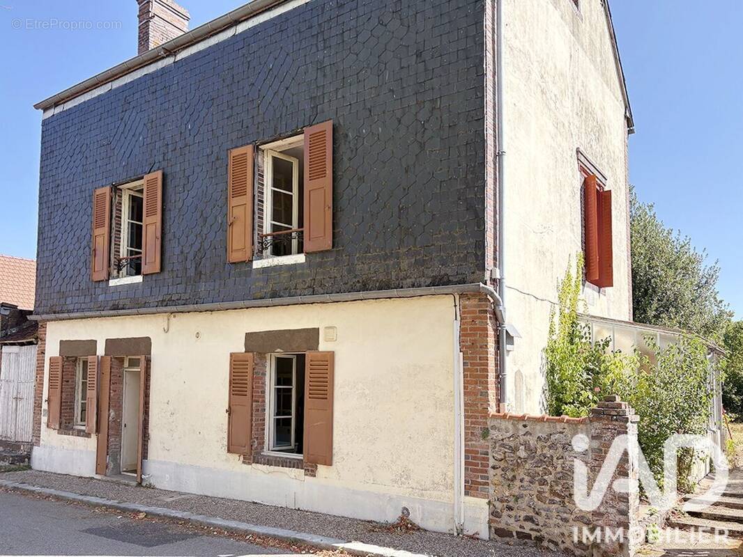 Photo 1 - Maison à SAINT-MARTIN-DES-CHAMPS