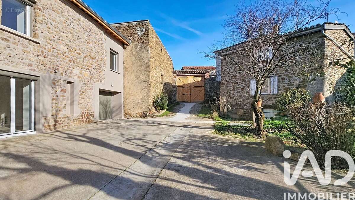Maison 199 m² à Charnas  - photo 3