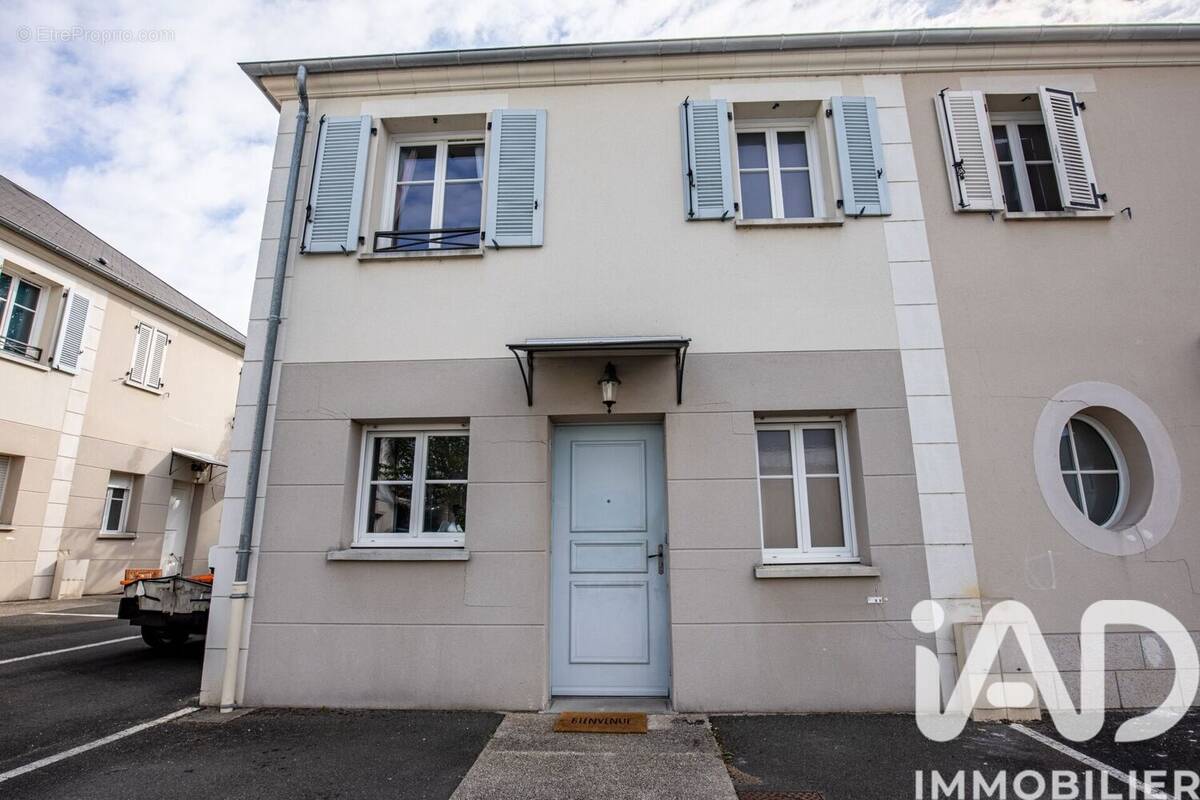 Photo 1 - Maison à LA CHAPELLE-SAINT-MESMIN