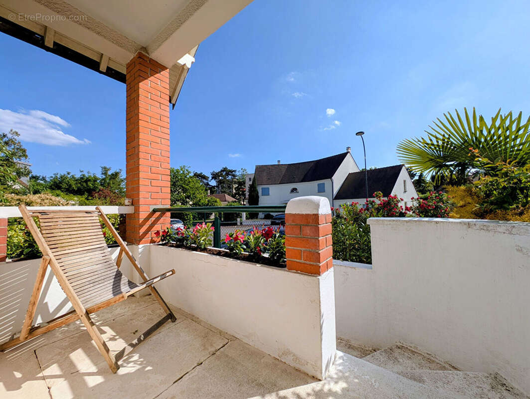 Maison familiale 5 pièces de 98 M² édifiée sur Terrain de 257 M² - photo 2