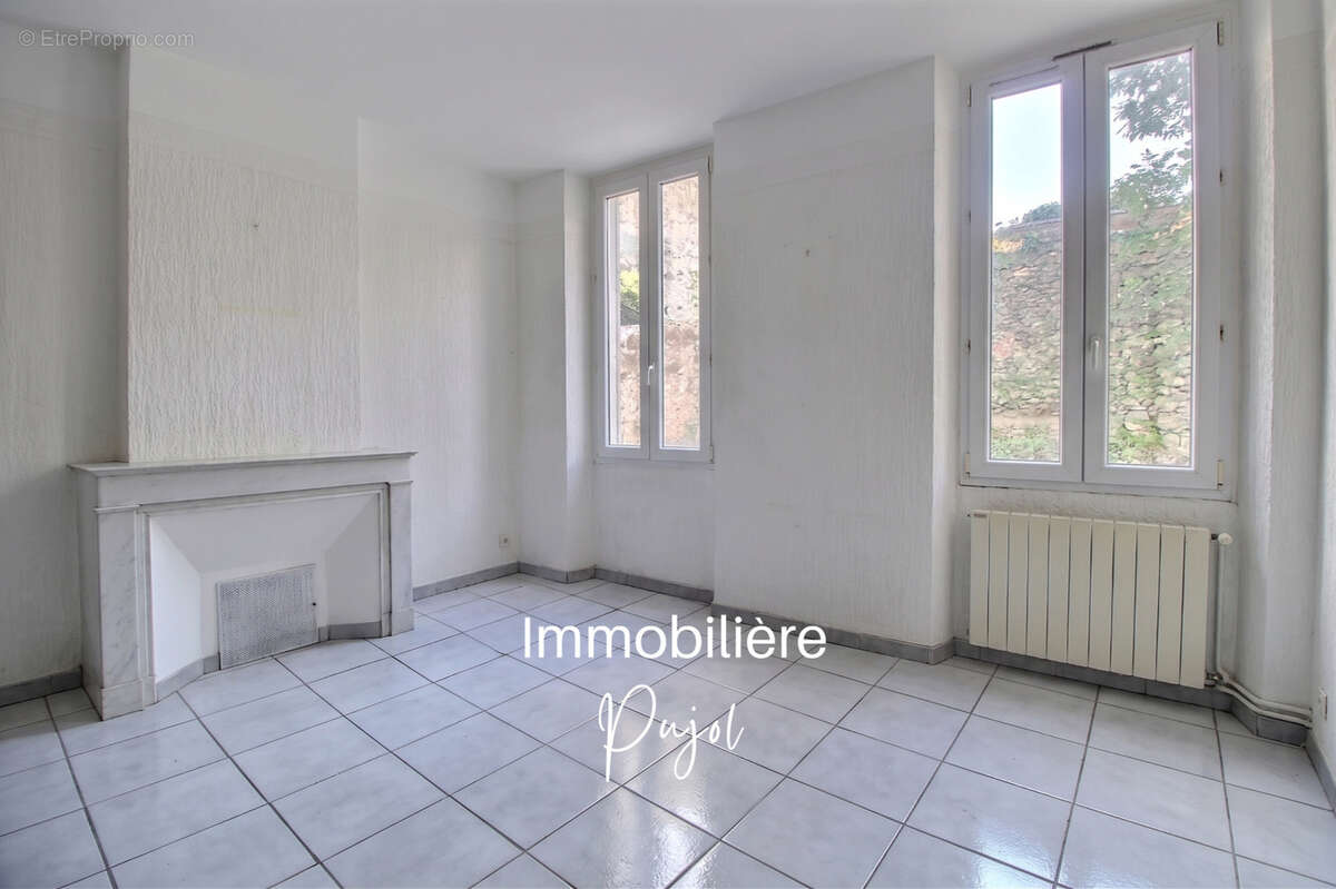 Appartement à MARSEILLE-1E