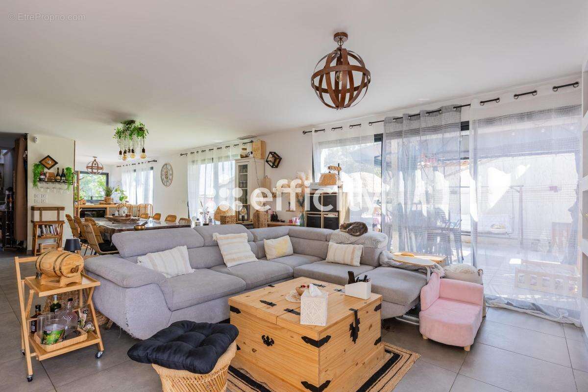 Maison à COURNONSEC