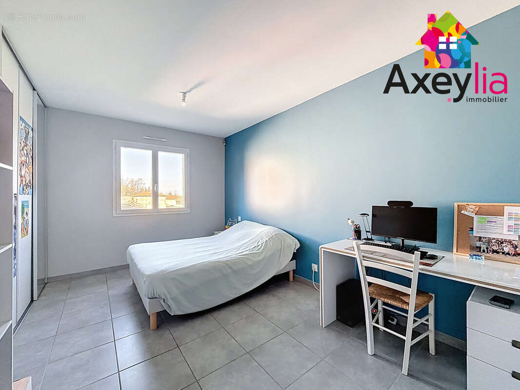 A vendre - belmont-de-la-loire - maison de 2014 avec grand garage, terrasses et terrain - photo 7