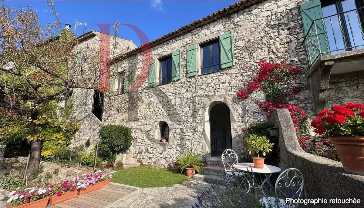 Appartement à LA TURBIE