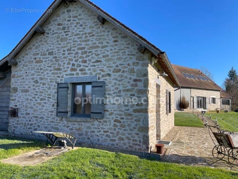 Maison à MAILHAC-SUR-BENAIZE