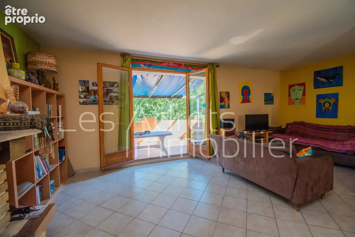 Maison au calme avec 4 chambres, grand terrain et superbe potentiel - photo 9
