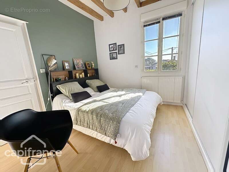 Maison à MONTREUIL-BELLAY