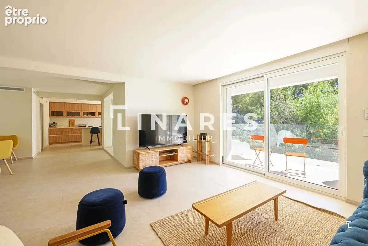 LA CALANQUE BLANCHE - Villa de 218 m²  - Extérieurs 37 m² - Terrain 800 m² - 13600 CASSIS - photo 2
