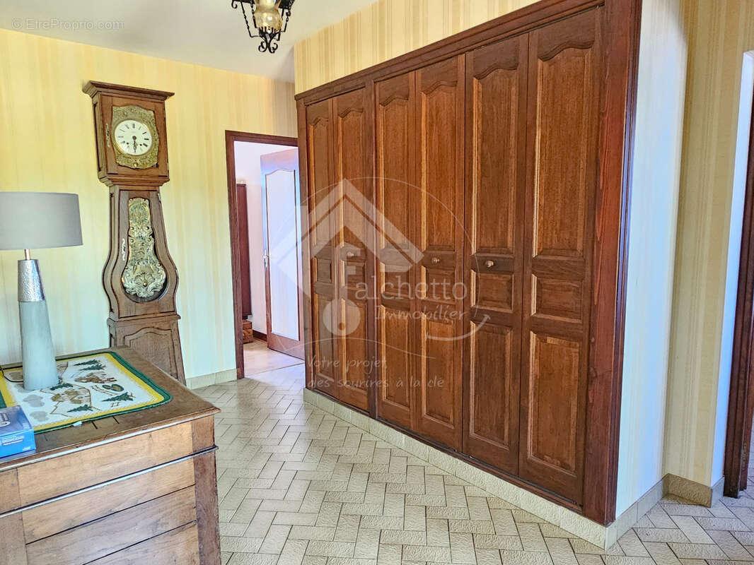 Maison élevée sur sous-sol - Saint Léon - photo 4