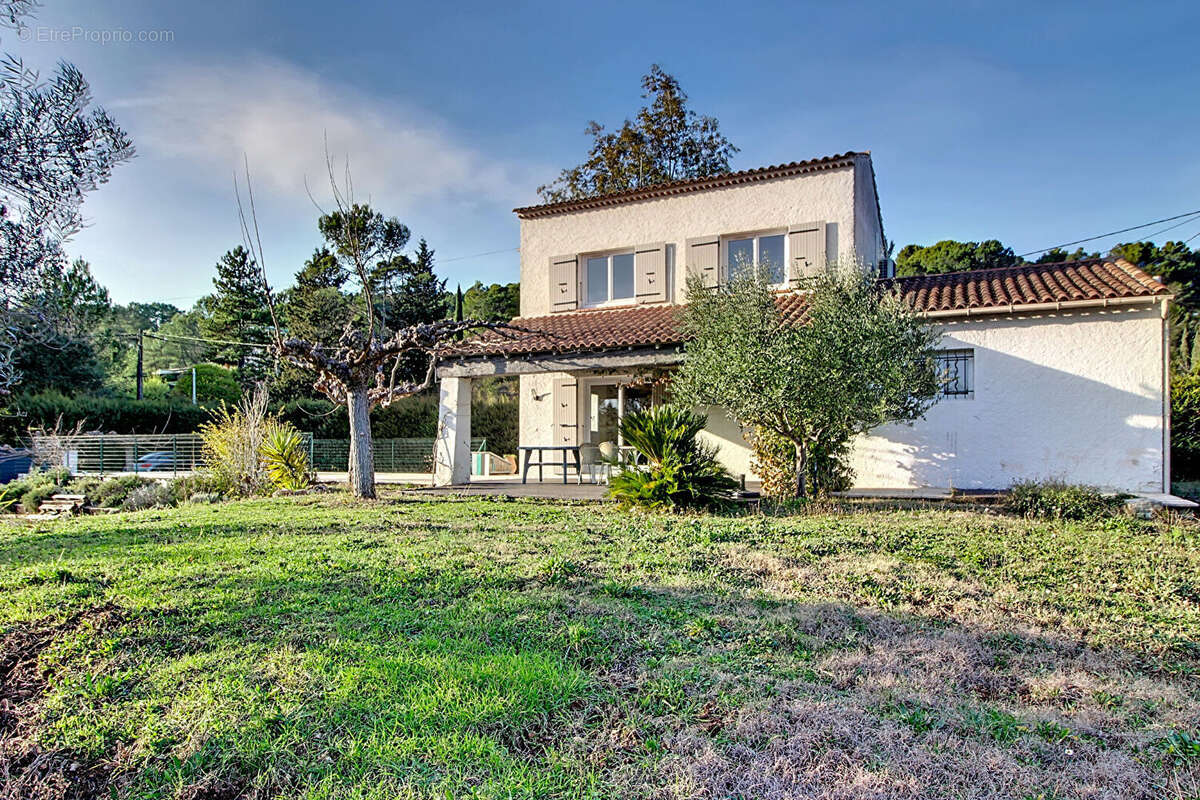 EXCLUSIVITÉ - Maison à Lorgues T4 sur 2145 m² de terrain avec une belle piscine et garage - photo 13