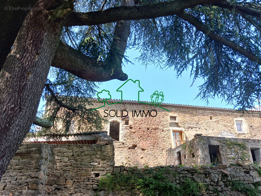 Maison à SAINT-ETIENNE-DE-FONTBELLON