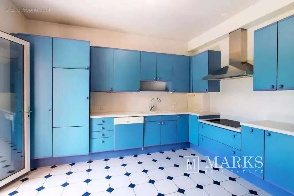 Villa de style néo provençal avec terrain plat et piscine - photo 11