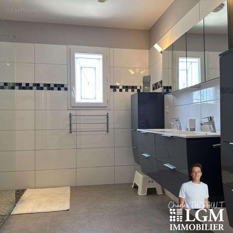 Un air de vacances toute l'année… Découvrez cette superbe villa avec piscine ! - photo 12