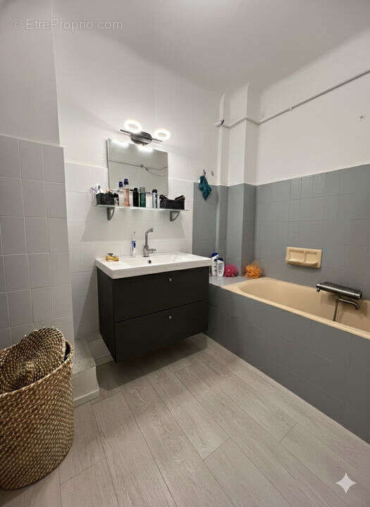 Appartement à MARSEILLE-5E