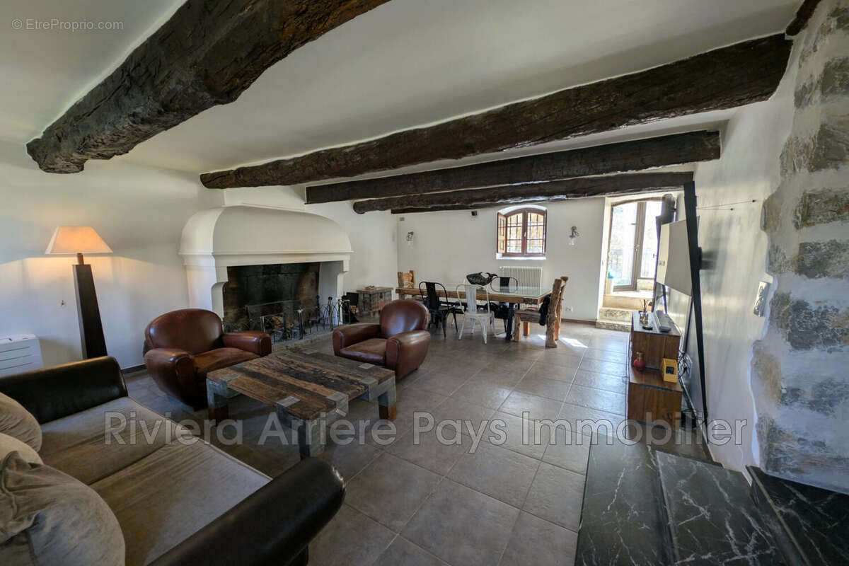 Maison à ENTREVAUX
