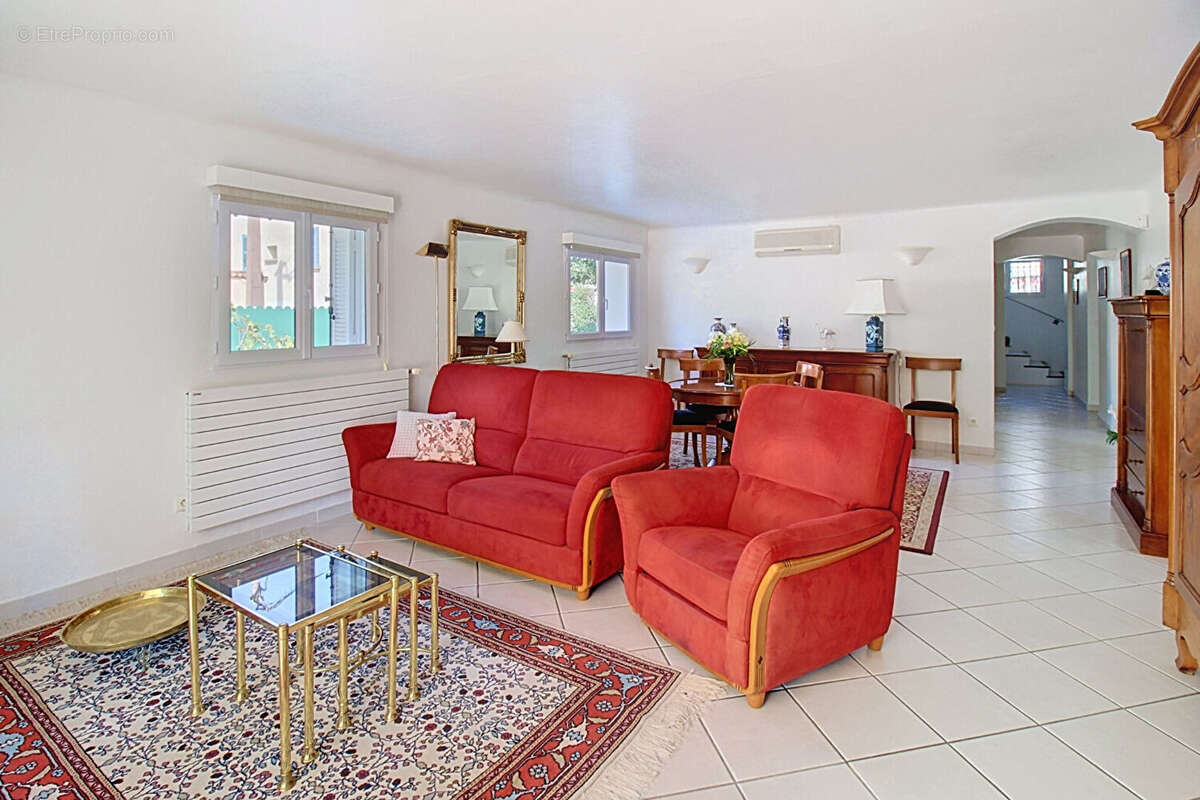 A VENDRE en EXCLUSIVITE à DRAGUIGNAN ! Propriété de caractère avec piscine, en plein coeur de ville - Possibilité 2 logements ou - photo 18
