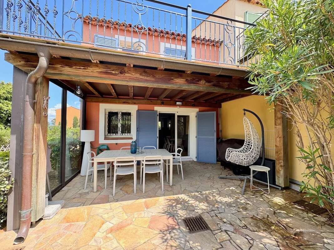 Maison à ROQUEBRUNE-SUR-ARGENS