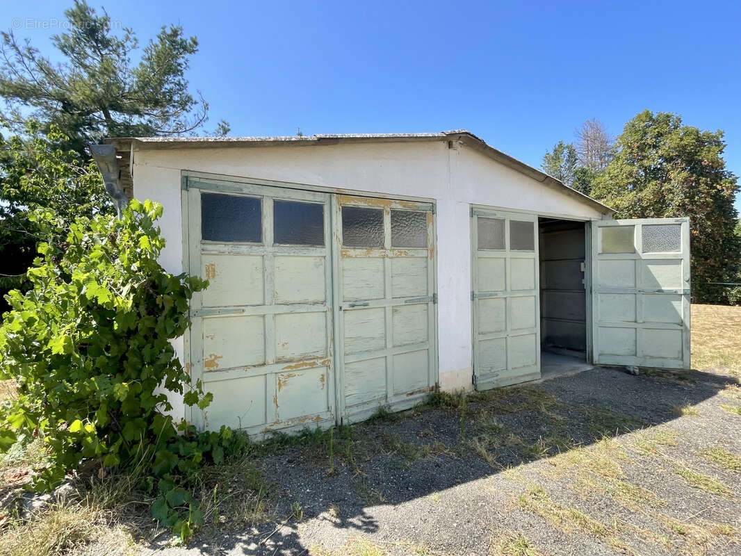 Maison ancienne, trois chambres, garage à rafraichir - photo 14