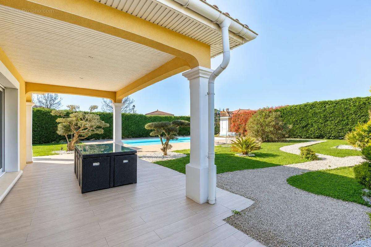 Maison familiale de 176m² – Matériaux de qualité, aucun travaux, cadre très paisible - photo 15