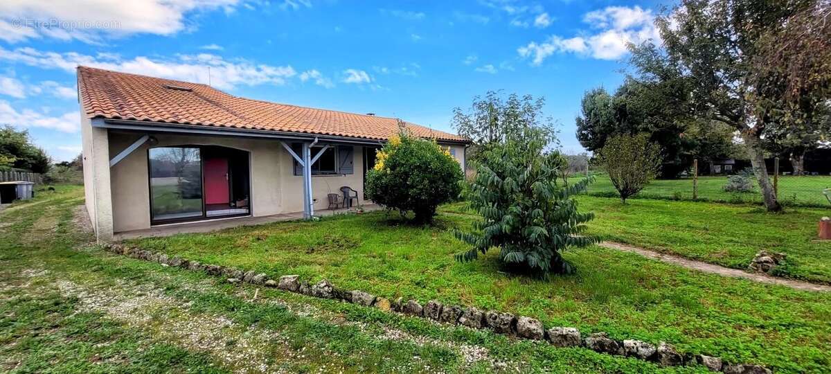 Maison à COUTRAS