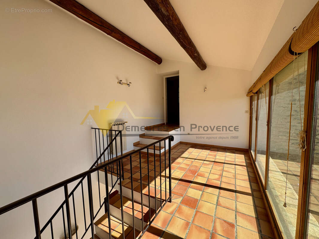 À vendre   Villa de caractère avec vue dominante, piscine et 4 chambres - photo 18
