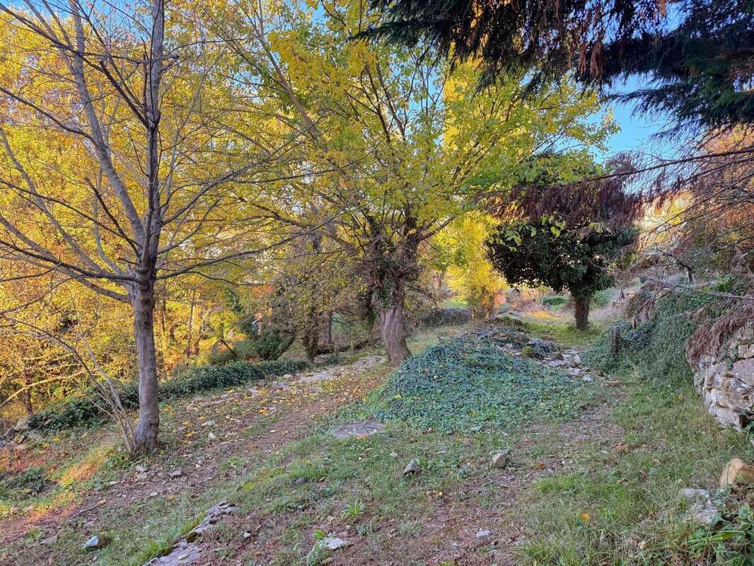   - Terrain à VESSEAUX