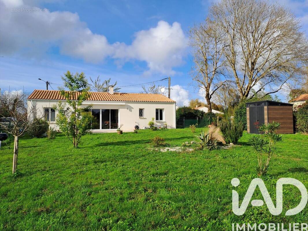 Photo 1 - Maison à SAINT-JUST-LUZAC