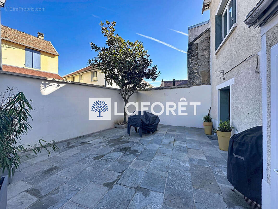 Maison à SAINT-NOM-LA-BRETECHE