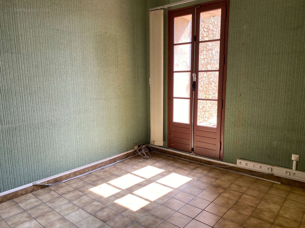 A VENDRE LURS Grande maison de village avec terrasse à rénover - photo 8