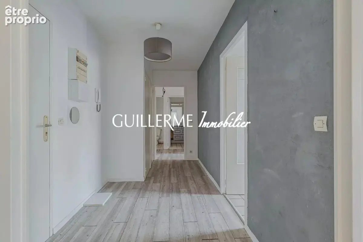 Appartement T3 à Gare de Vaise avec balcon, cave & parking - photo 14