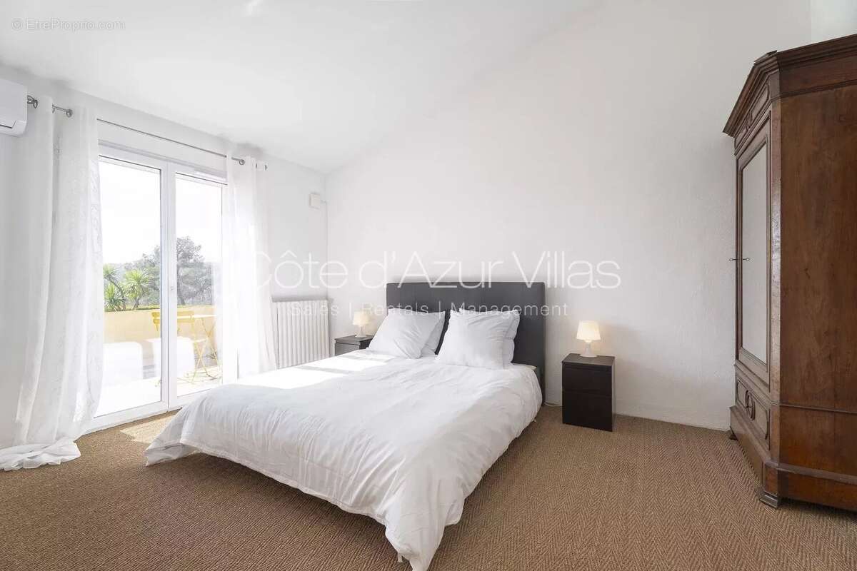 Maison à ROQUEFORT-LES-PINS