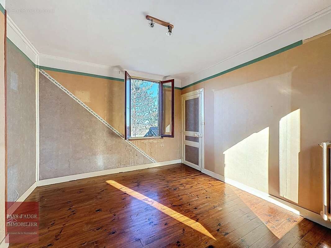 Maison à CASTILLON-EN-AUGE