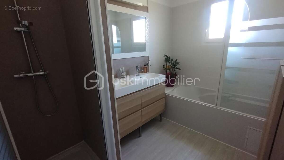 Maison à SERRES-CASTET