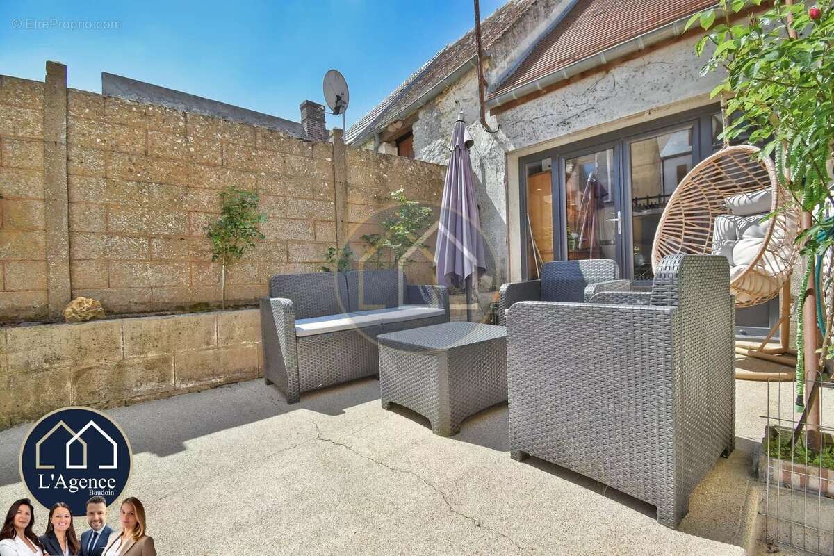 Maison à MONDONVILLE-SAINT-JEAN