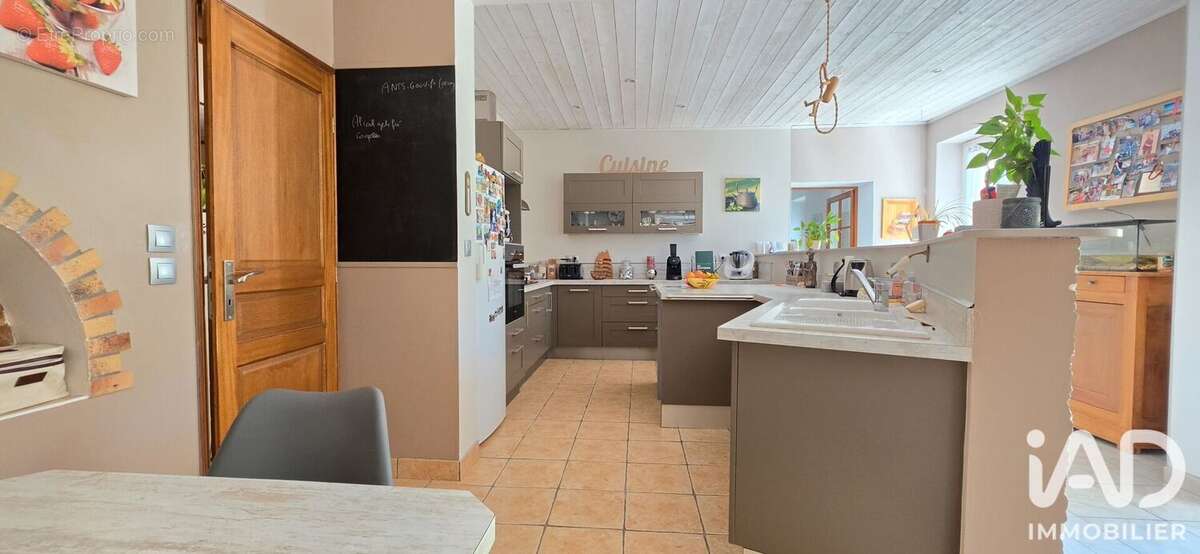 Maison 202 m² à Charentilly  - photo 6