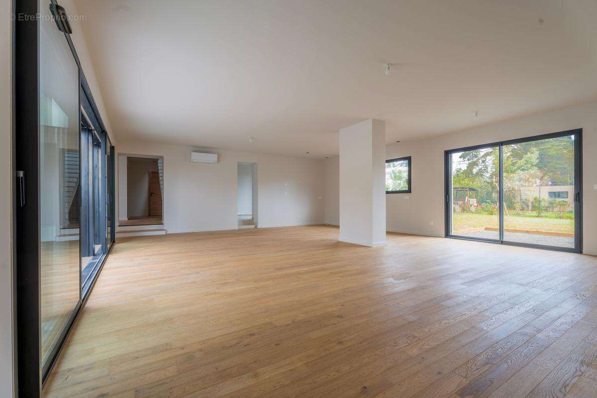 Maison à CHARBONNIERES-LES-BAINS