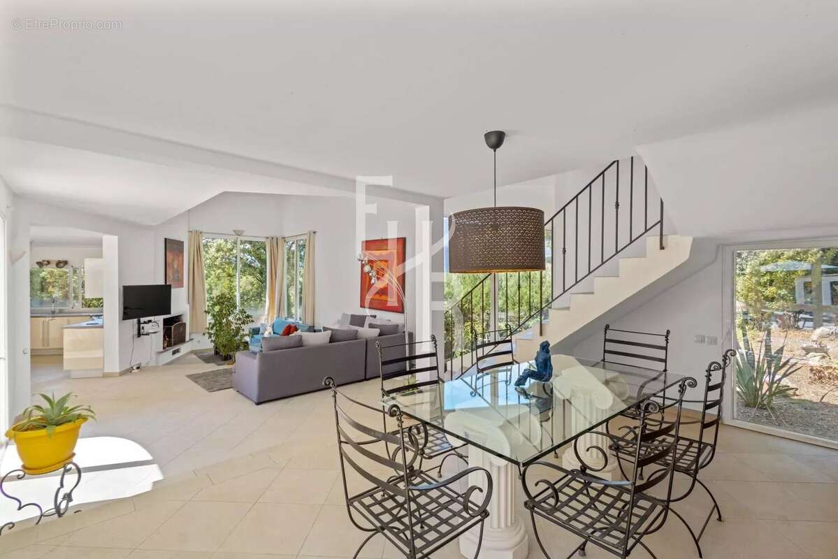 Maison à MOUGINS