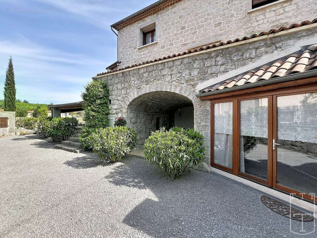 Maison à SAINT-ALBAN-AURIOLLES