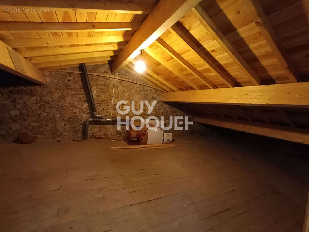 Appartement à NOIRETABLE