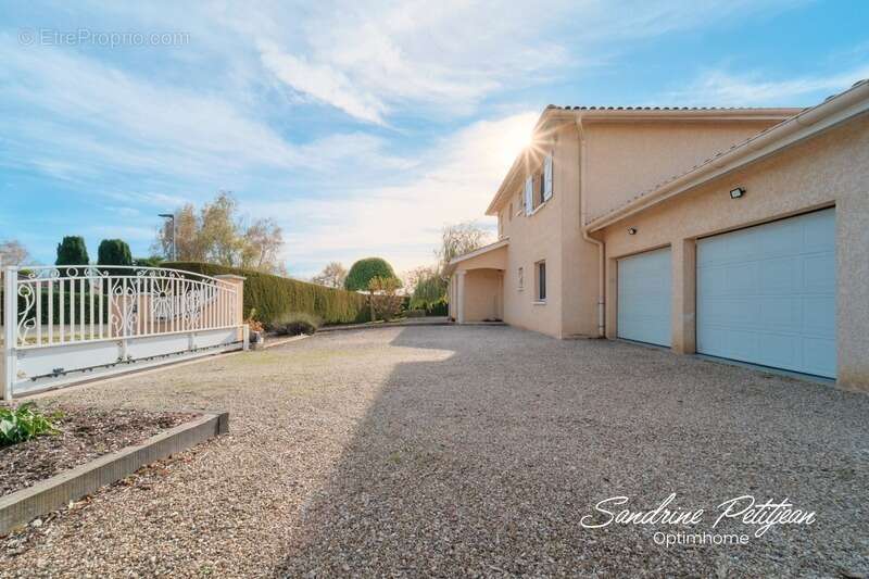 Maison à SAINTE-OLIVE