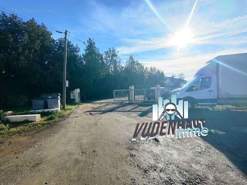 Commerce à LAUNAGUET