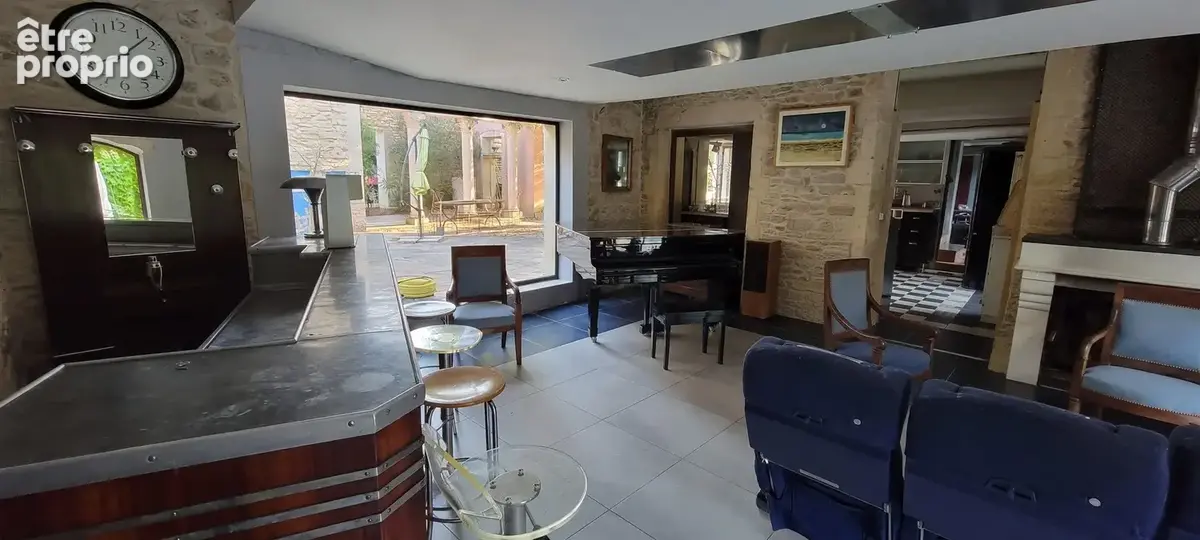 Maison 11 pièces 390 m² à vendre à Uchaud (30620) - photo 4