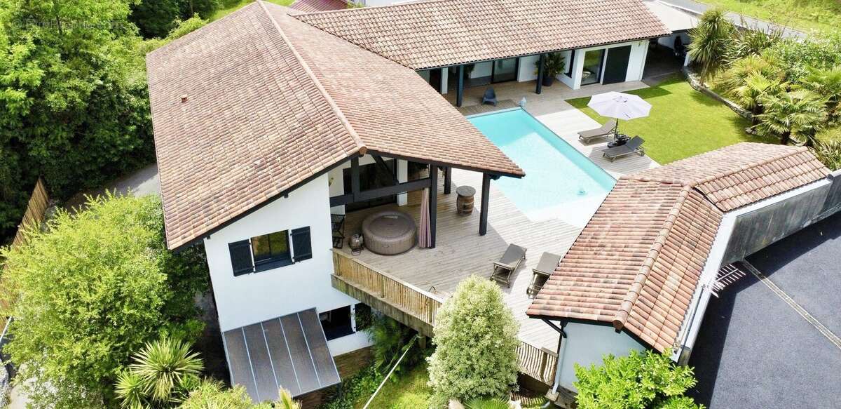 Villa d'architecte de type t8 de 220 m2 dont un appartement de 46 m2 avec piscine - photo 20