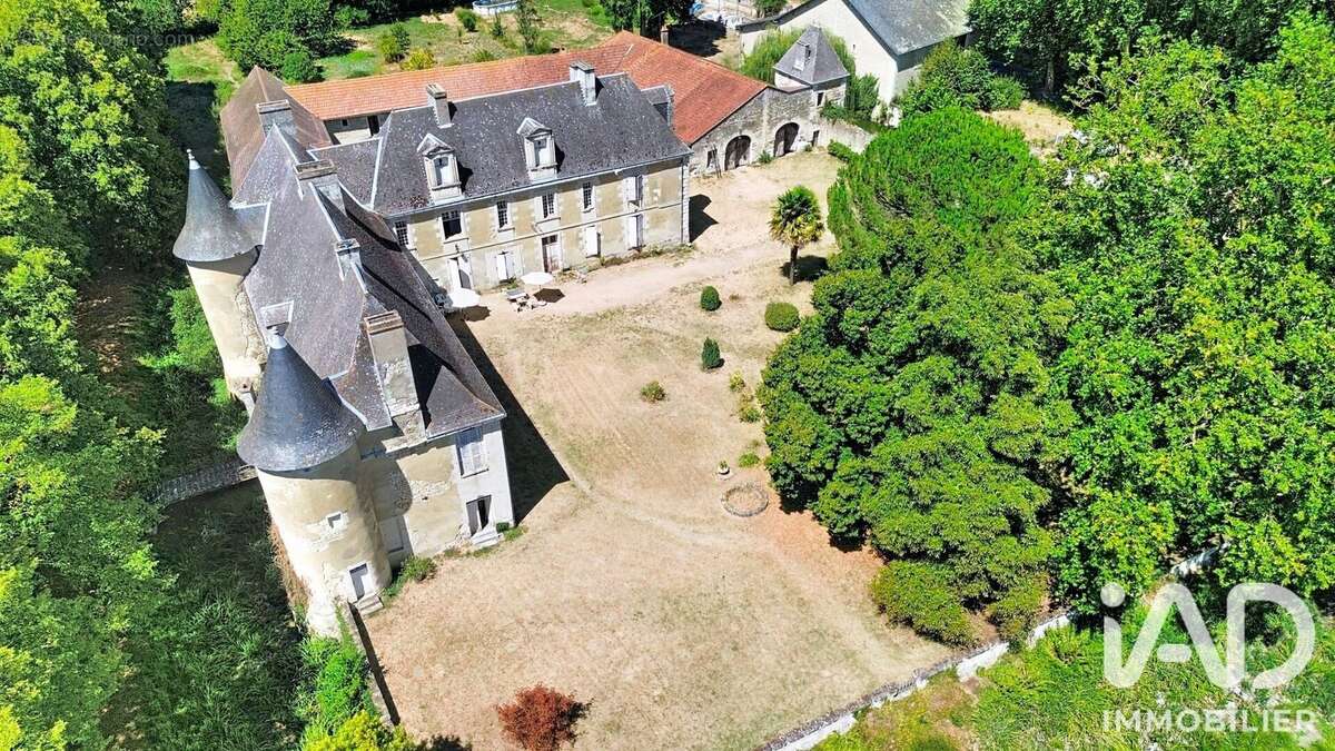 600 m² à Saint-Genest-D'ambiere  - photo 3