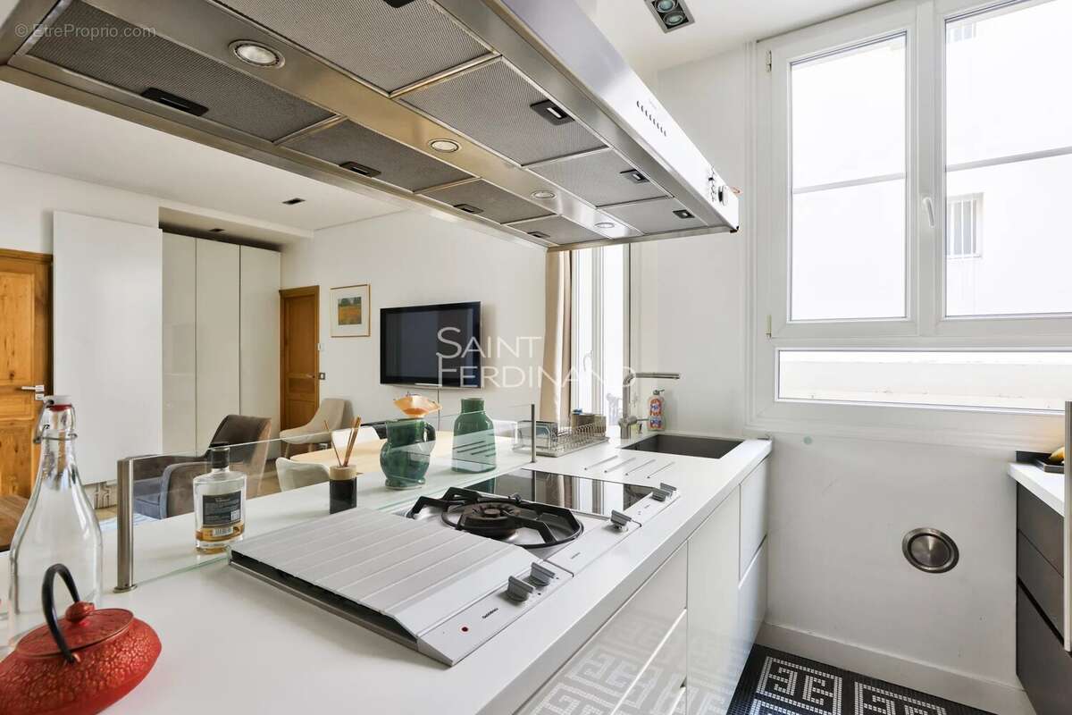 Appartement à PARIS-17E
